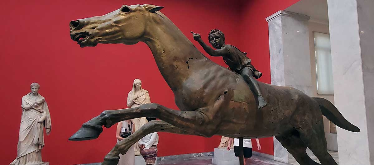 Jinete de Artemisio, en el Museo de Arqueología de Atenas.