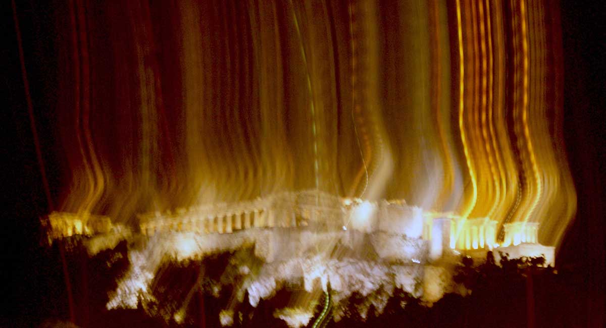 Imagen un tanto surrealista del Partenon